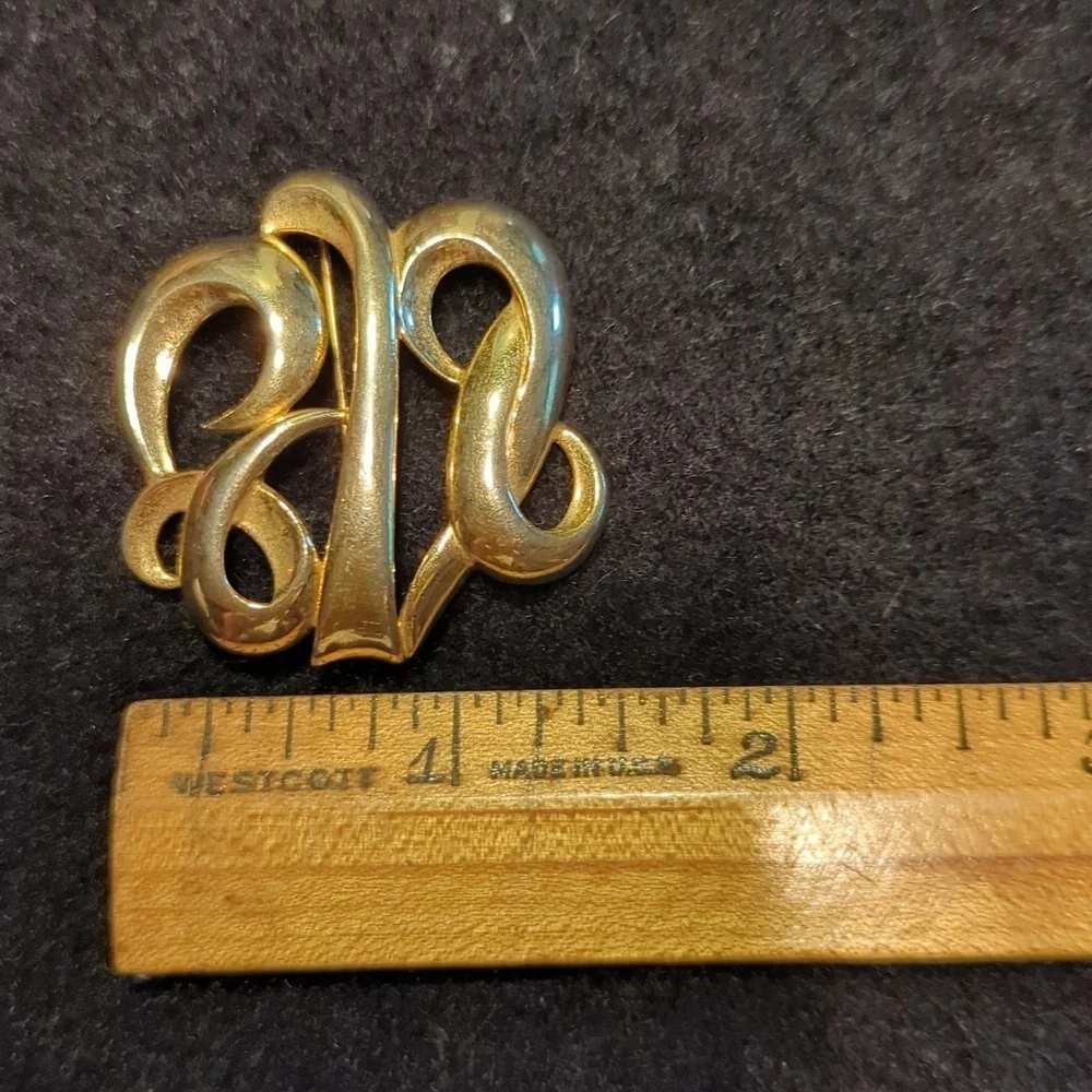 Monet vintage brooch